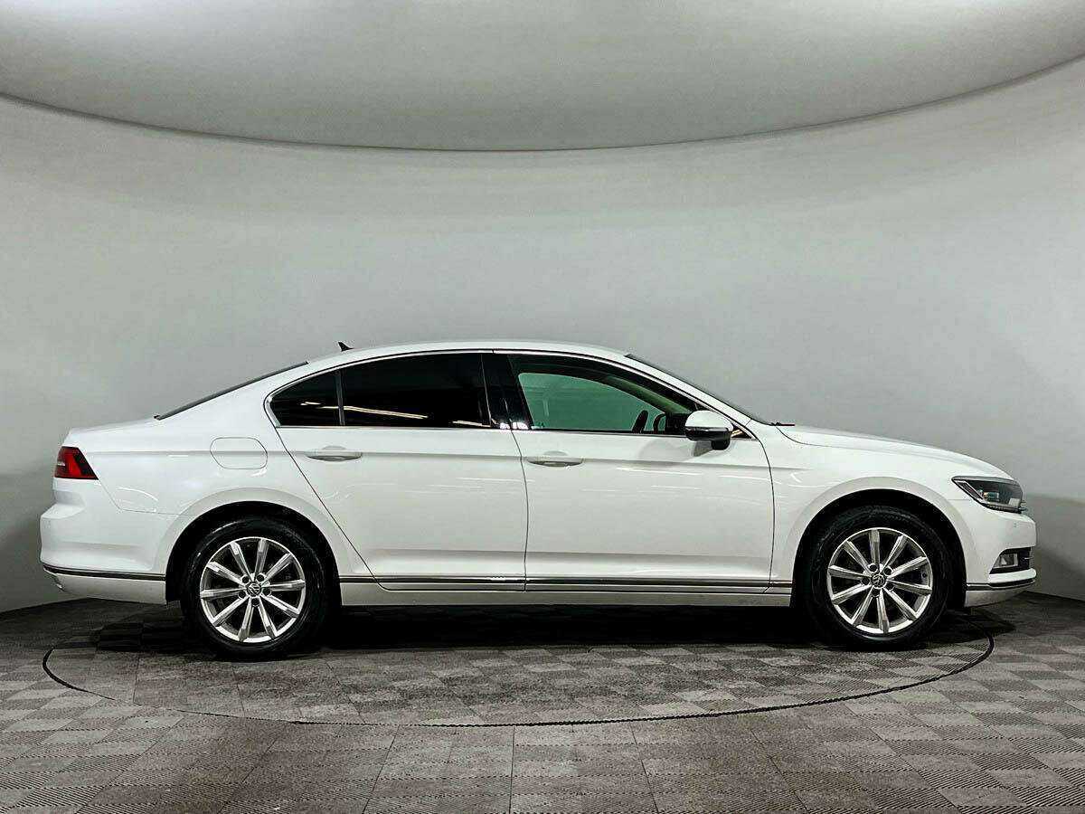 Купить Volkswagen Passat, 2017, 106 250 км, фото №4