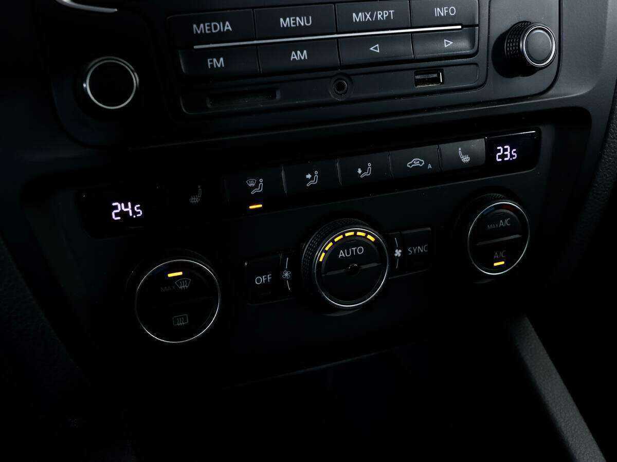 Купить Volkswagen Jetta, 2015, 219 580 км, фото №13