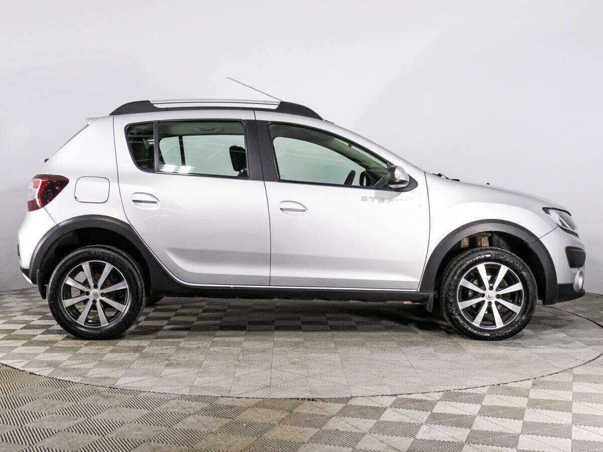 Купить Renault Sandero Stepway, 2015, 81 937 км, фото №4
