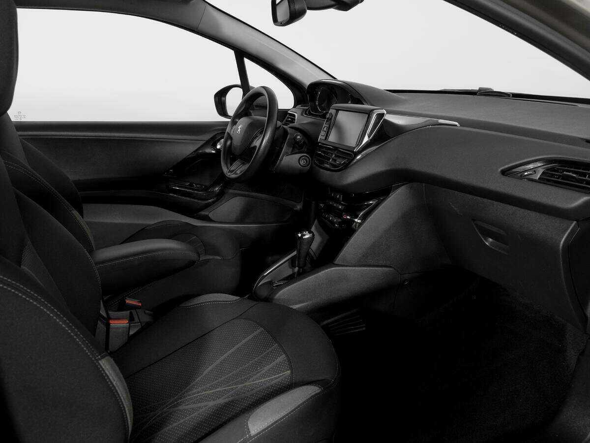 Купить Peugeot 208, 2013, 107 930 км, фото №9