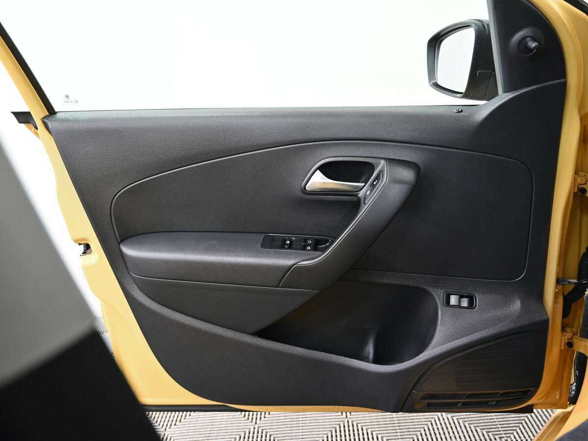 Купить Volkswagen Polo, 2017, 114 000 км, фото №7