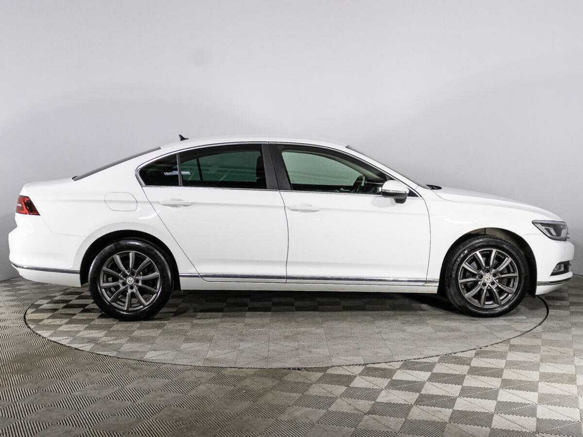 Купить Volkswagen Passat DSG7, 2017, 76 550 км, фото №4