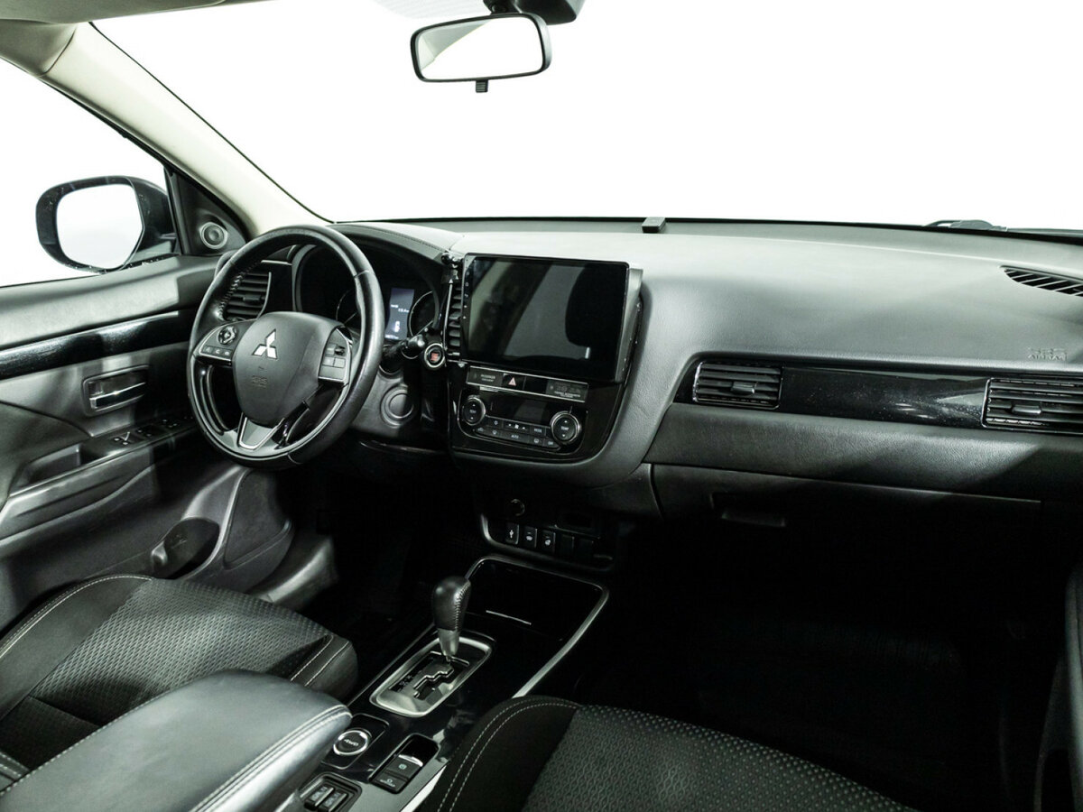 Купить Mitsubishi Outlander III Рестайлинг 3, 2018, 148 747 км, фото №9